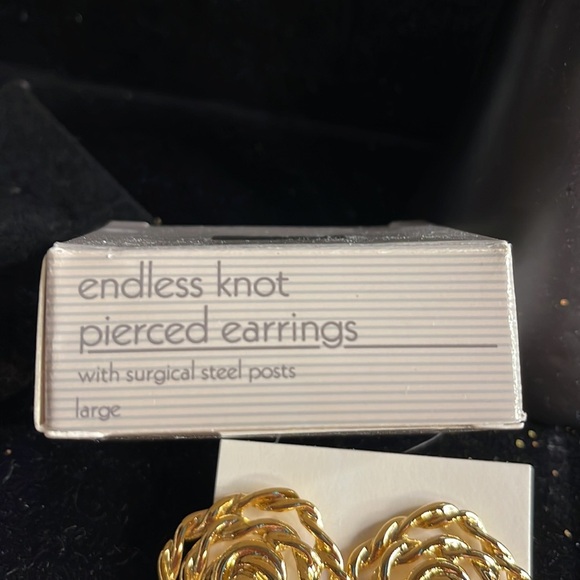 Avon *1992 Endless Knot Pierced Earrings Goldtone. Large - Picture 3 of 4